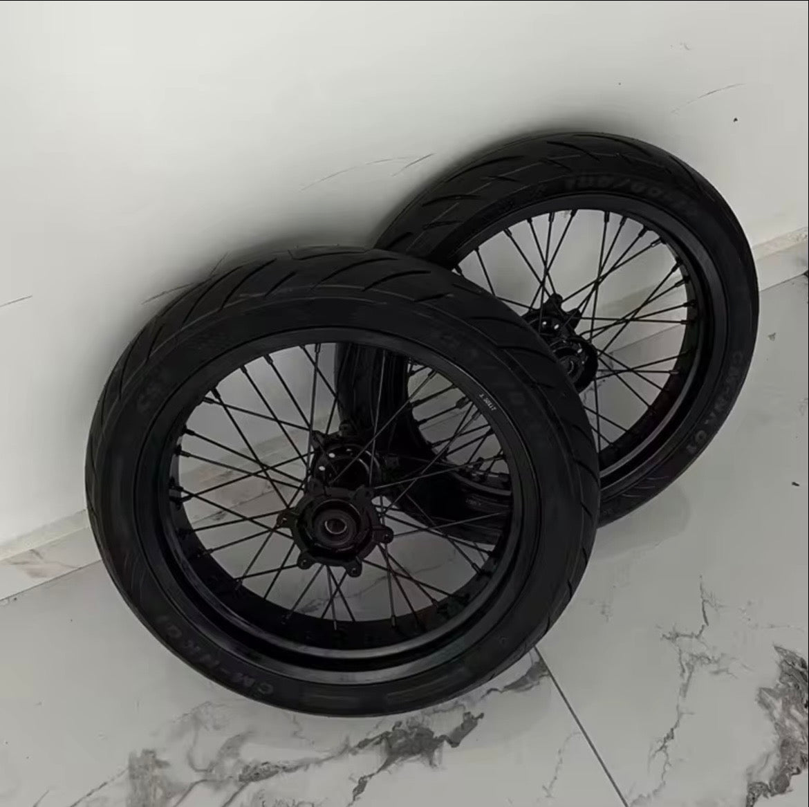 Black Surron Ultra Bee Supermotos 17'